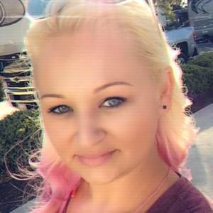 Meet your Posher, Dina